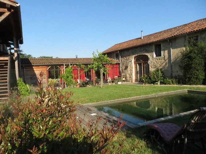 La PIerre Folle / Patio et piscine