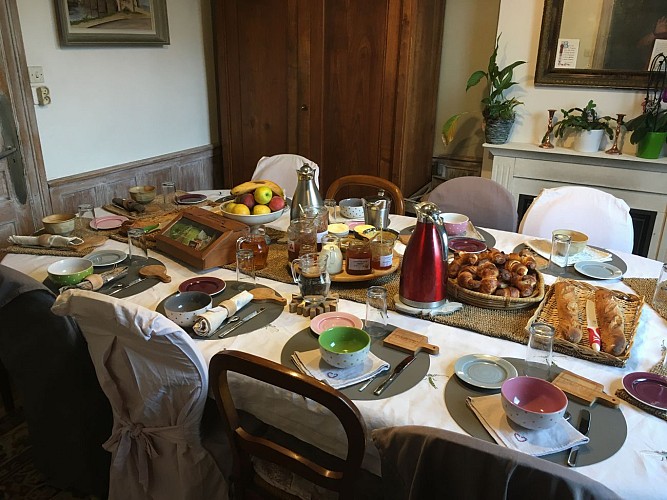 Table du petit-déjeuner - Chambre d'hôtes Sitio - Paray-le-Monial