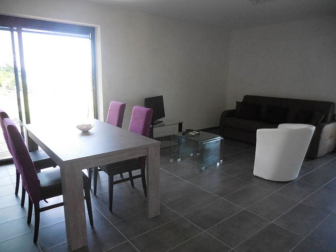 salle à manger gite Lilas
