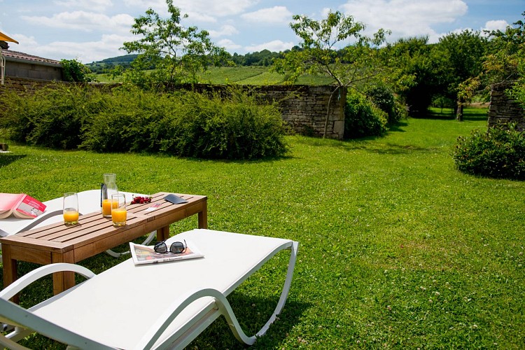 Le Logis d'Azé, calme et détente dans le jardin