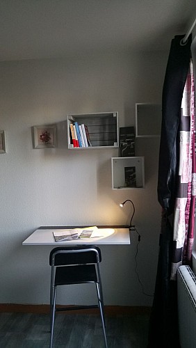 PETIT-BUREAU-ET-SA-BIBLIOTHEQUE