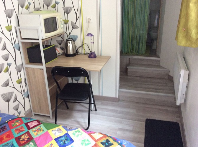 Chambre et coin toilette