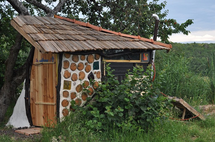 La cabane d'Ô, à partager avec les autre hôtes, douche chaude de 18 à 21h