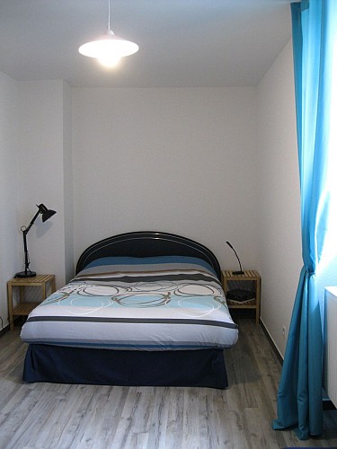 chambre-bleue-gite-lecusson-la-comelle