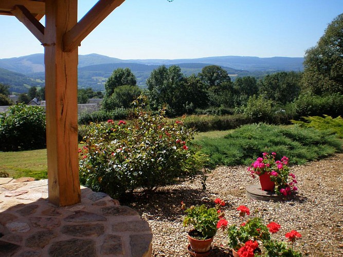 Gite-les-chataigners-Anost-jardin-Franck-Vessiere