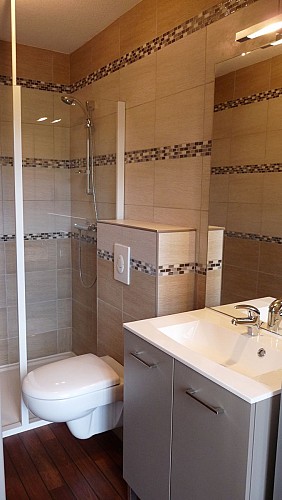 Villa Santa Héléna - salle de bain chambre rose