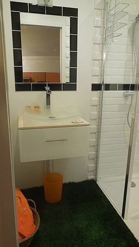 La Source de Taizé SDB studio indien_ N.Schwarzbauer