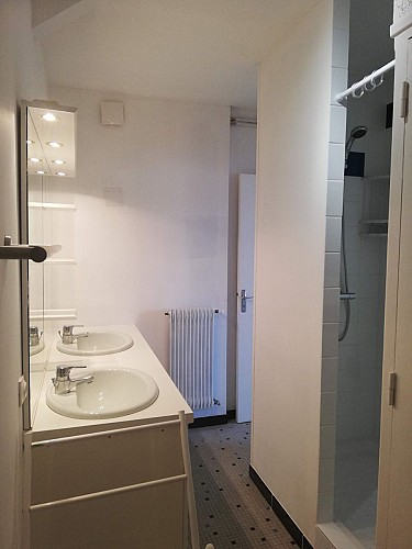 salle-de-bain - Meublé La Fontaine - Paray-le-Monial