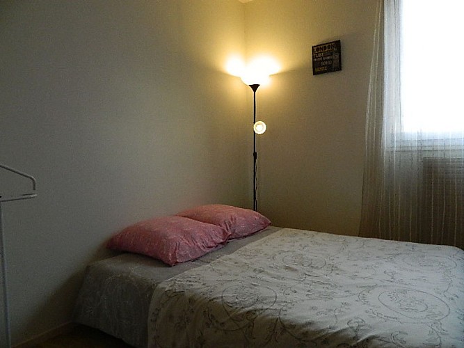 chambre 1 lit 140