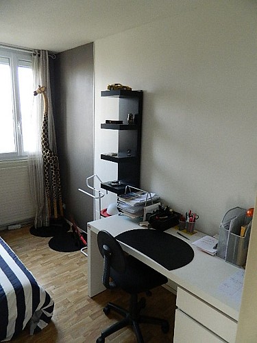 chambre 1 avec  bureau