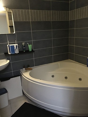 salle de bain à l'étage
