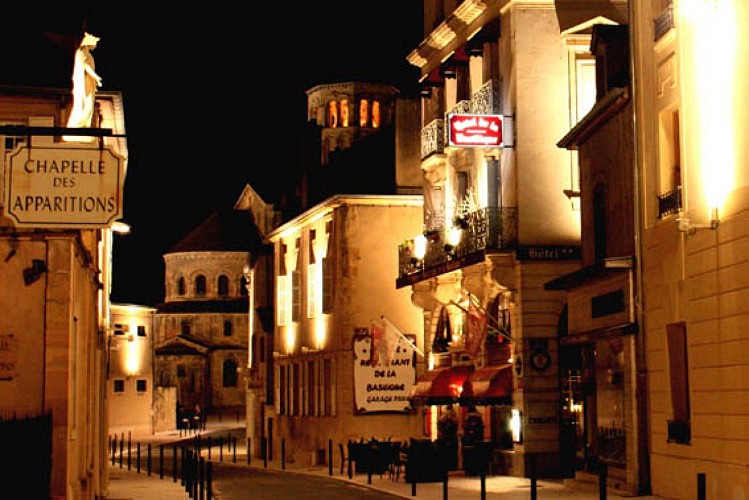 Vue nocturne - Hôtel de la Basilique Paray-le-Monial