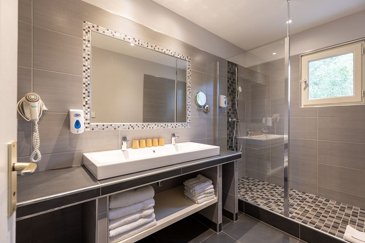 HOTEL VILLAGE MOTEL Tournus Salle de bain