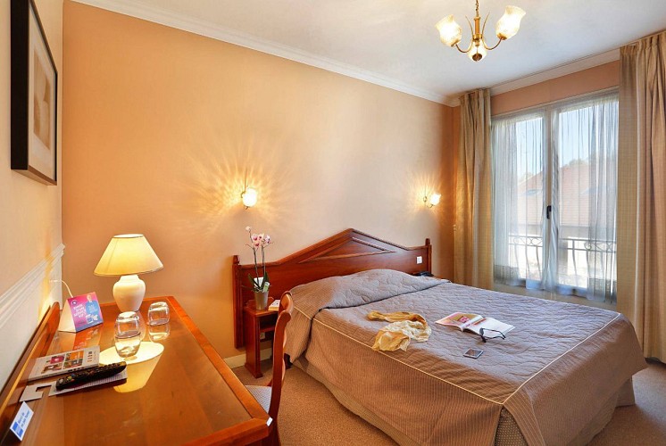 Chambre double - Hostellerie des Trois Pigeons - Paray-le-Monial