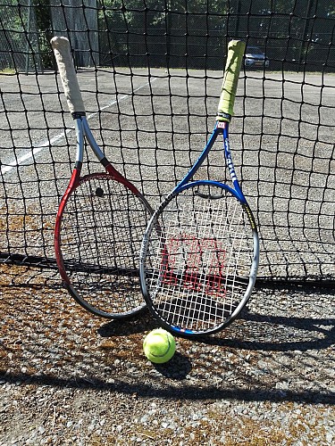 2 raquettes visit our facilities