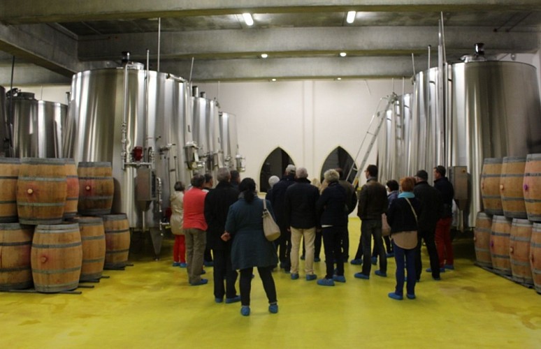 chateau-marquis-de-vauban-blaye-cotes-de-bordeaux-800x600-chai---baye-tourisme-2