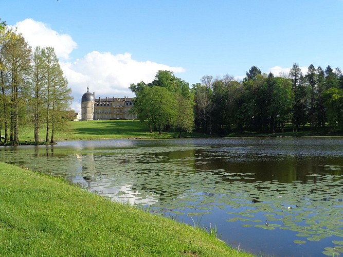 Etang et château jardin à l'Anglaise