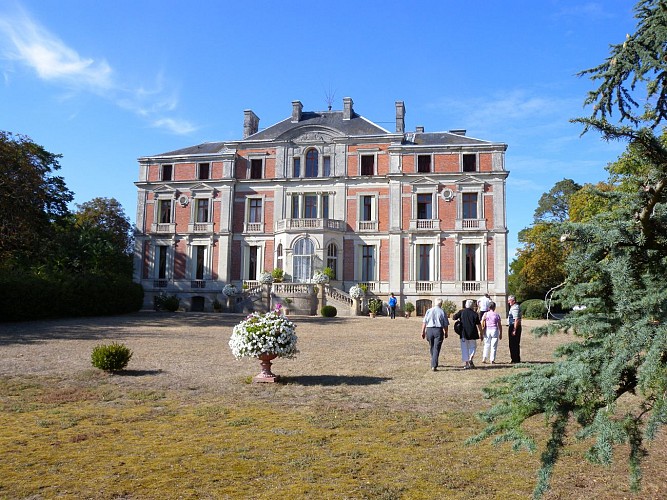 Le Palais BRIAU - Château et parc arboré