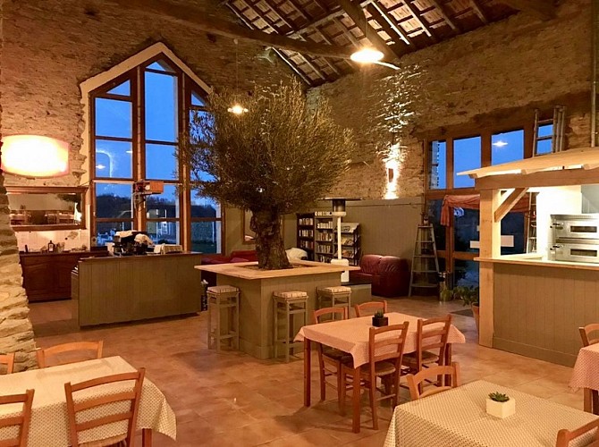 intérieur restaurant ©AuChateaudEau (7)