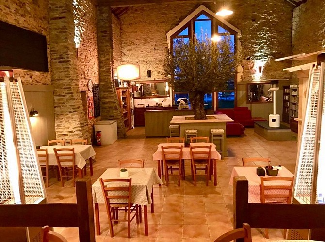 intérieur restaurant ©AuChateaudEau (6)