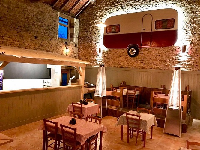 intérieur restaurant ©AuChateaudEau (5)