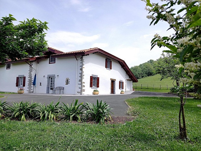 100-gite-arantzeta-homepage-size2048