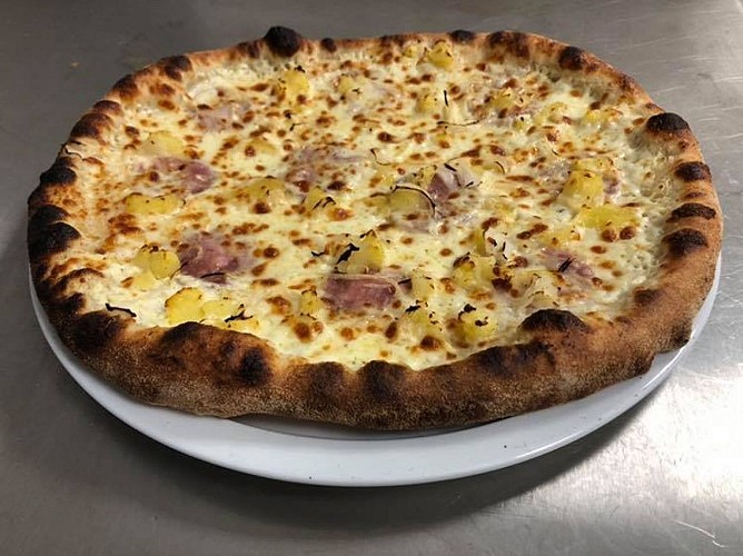 Pizza édition limitée au fuseau lorrain et pomme de terre