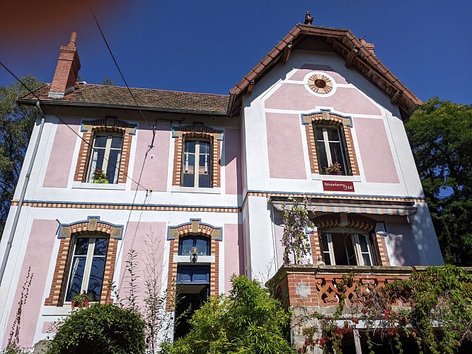 Strawberry Hill - Facade