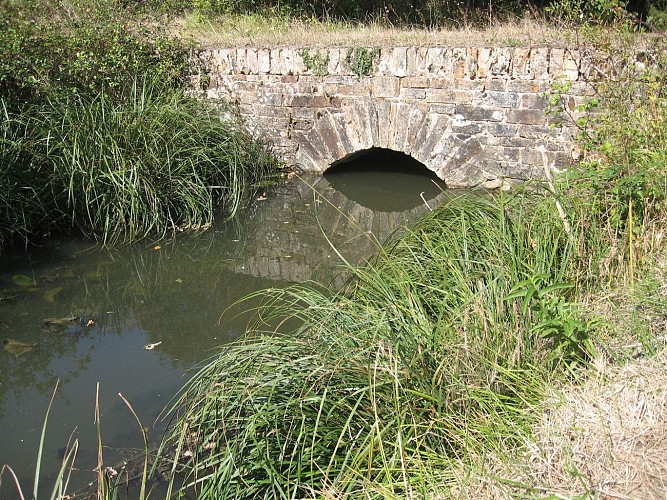 Pont de Pierre sur le petit canal