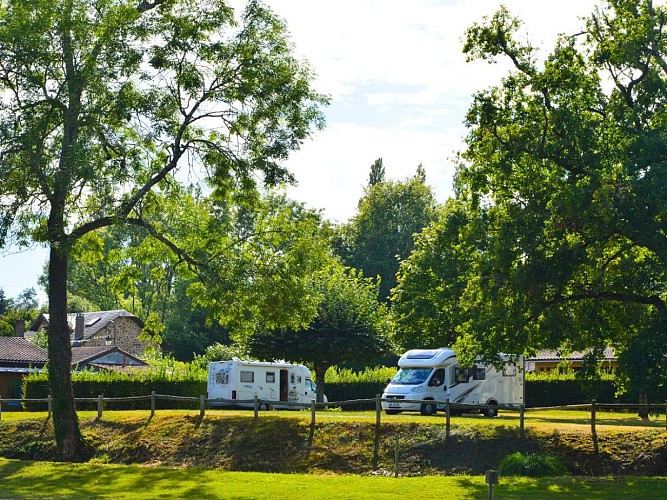 Aire de Camping-cars - Pageas 