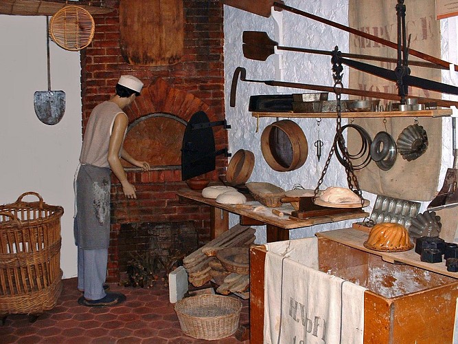 Bouray and its history - "Meet old crafts" museum