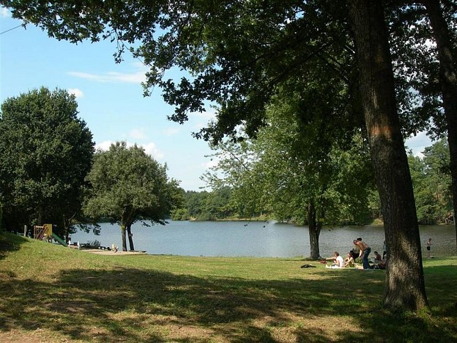 Plan d'eau de Saint-Clément : Saint-Clément Aventure Accrobranche
