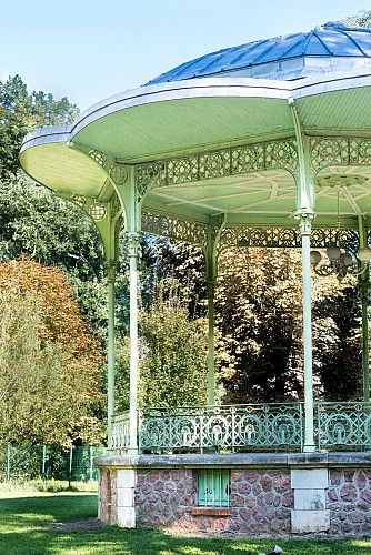 Kiosque à musique du parc des Bourins