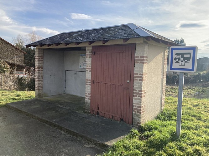 Aire de services pour camping-cars à Bujaleuf