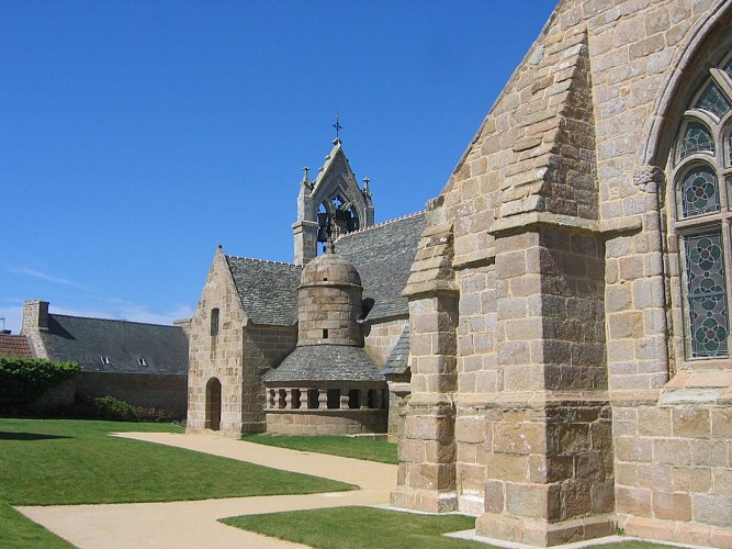 L'Eglise paroissiale du bourg de Trégastel