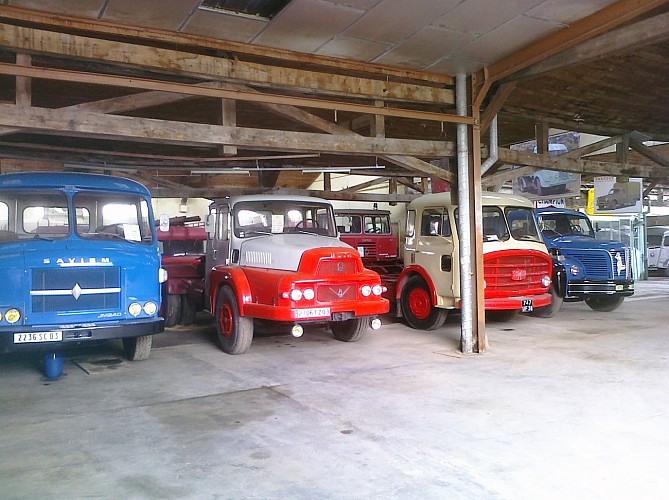 Véhicules anciens industriels et agricoles