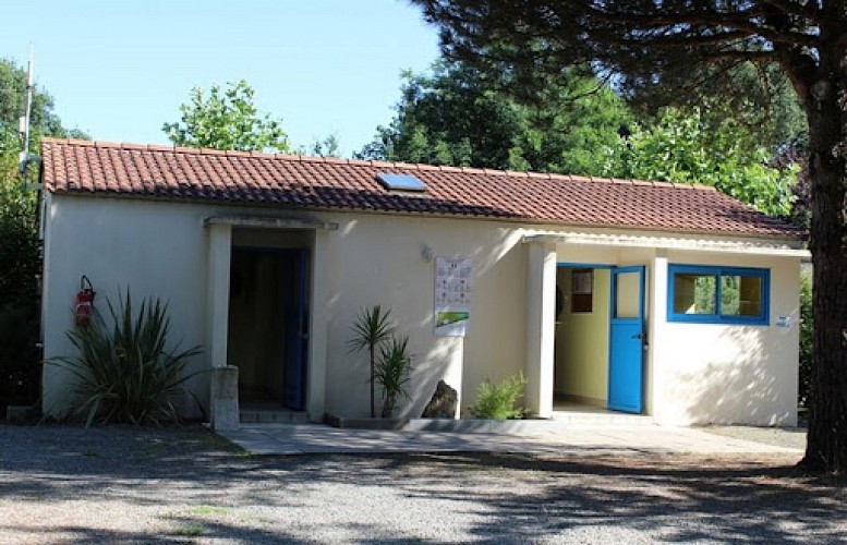 Emplacements camping-cars Flower Camping Le Pavillon