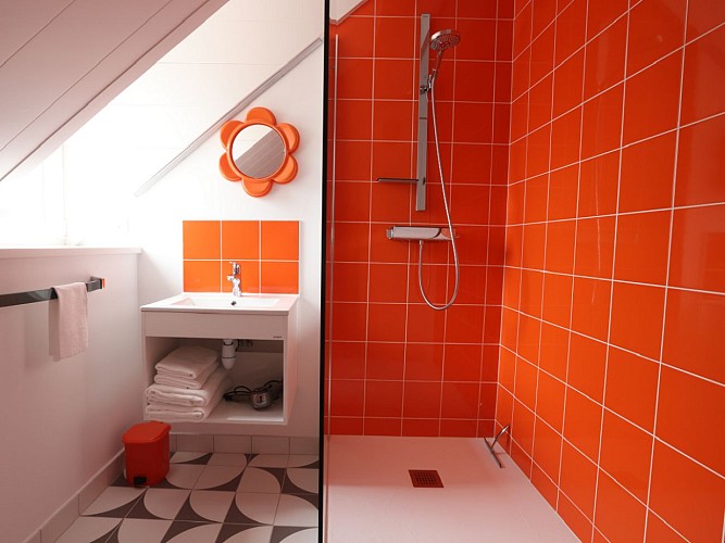 chambre-annee-70-villa-juno-saint-aubin-salle-de-bain