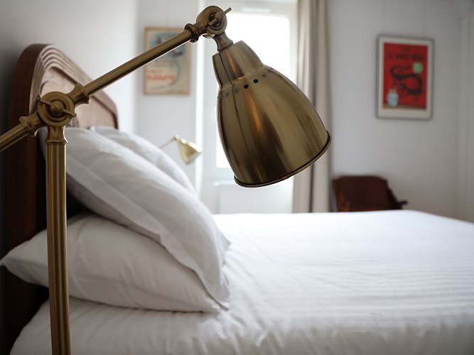 chambre-40-villa-juno-lampe