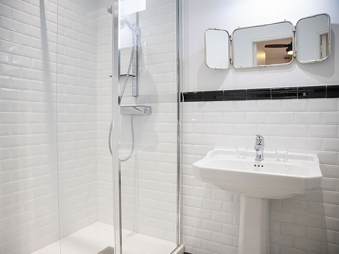 chambre-40-villa-juno-saint-aubin-salle-de-bain