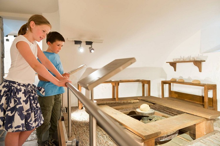 Raeren burg toepfereimuseum 13 c vennbahn.eu d ketz