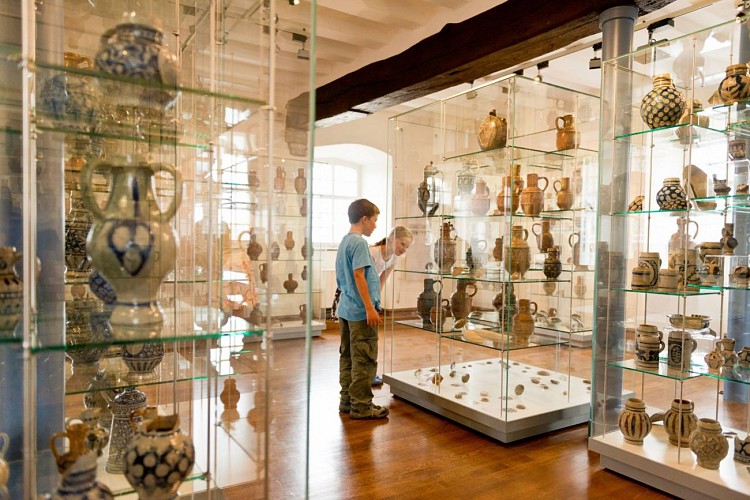 Raeren burg toepfereimuseum 01 c vennbahn.eu d ketz