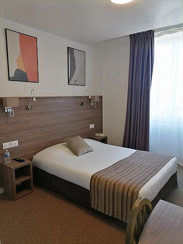 Chambre double : Lit 140cm