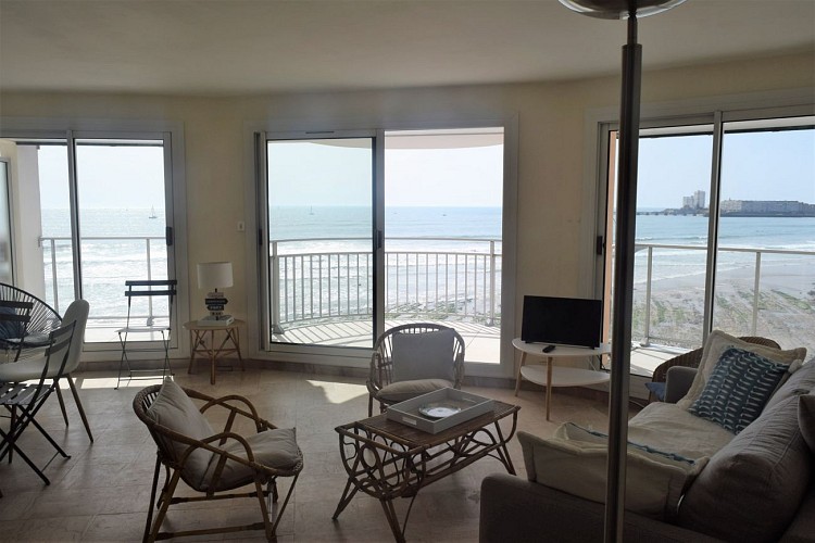 Appartement face mer avec un balcon-terrasse