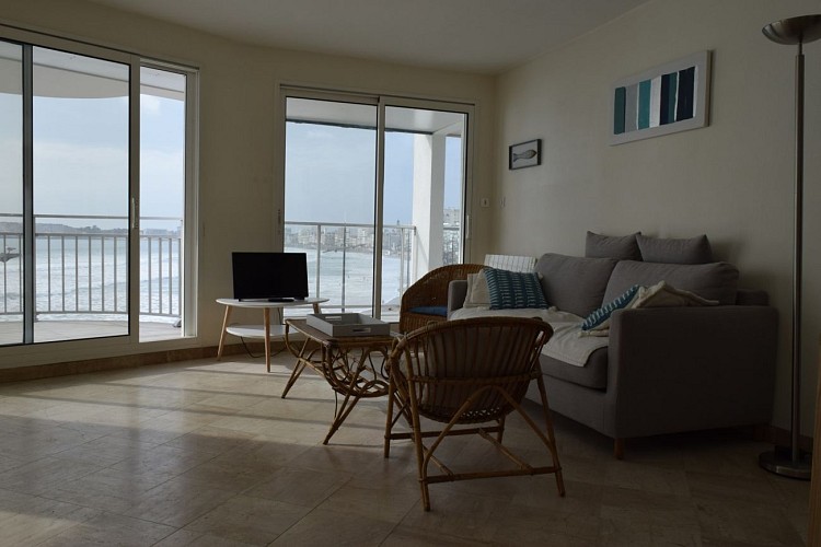 Appartement face mer avec un balcon-terrasse