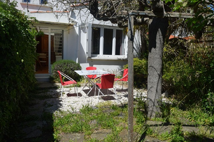 Maison à proximité de la mer et du marché.