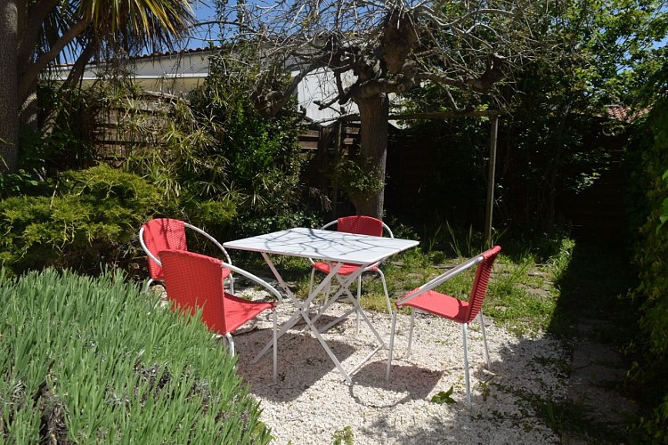 Maison à proximité de la mer et du marché.