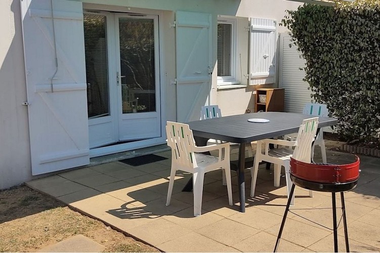 MAISON DE VACANCES DANS RÉSIDENCE AVEC PISCINE À LA TRANCHE SUR MER