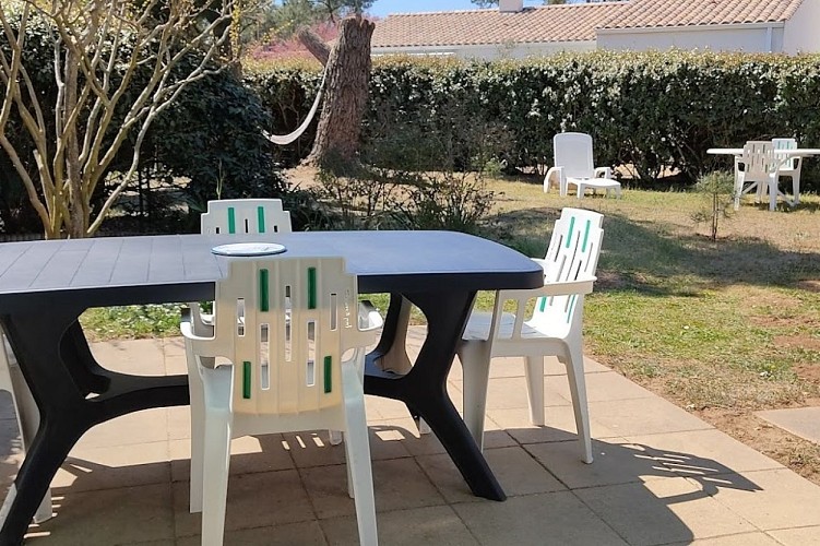 MAISON DE VACANCES DANS RÉSIDENCE AVEC PISCINE À LA TRANCHE SUR MER