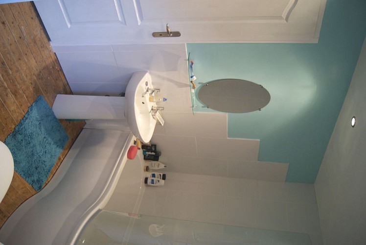 Salle de bain de chambre bleue_5